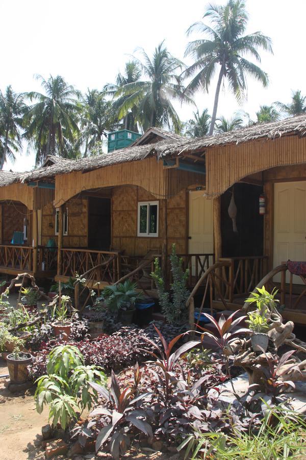 Soe Ko Ko Beach House & Restaurant Ngwesaung Exterior foto